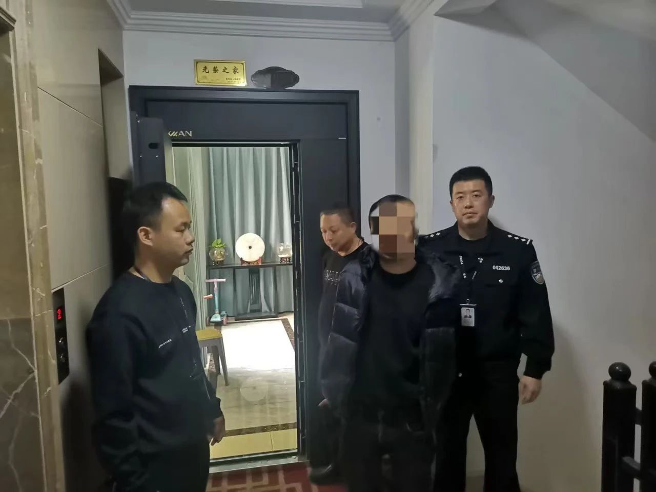 者楼镇全副伪装仍被识别！双龙公安成功抓获一名撬锁盗窃嫌疑人